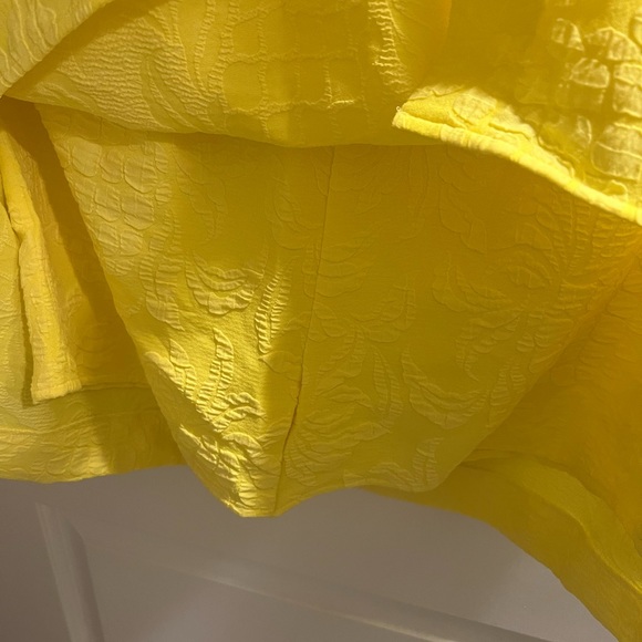 Lilly Pulitzer Kipton Romper. Size 14. Yellow - Picture 4 of 4